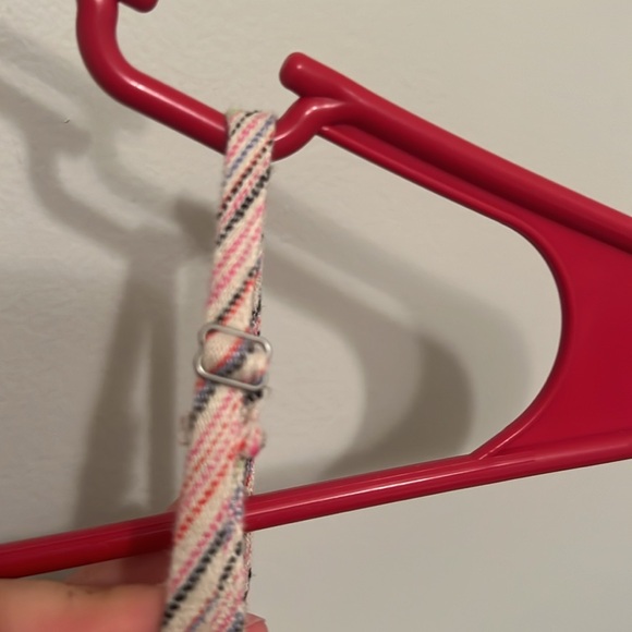 cute summer top with bow tie cross in the middle and adjustable straps - Picture 5 of 5